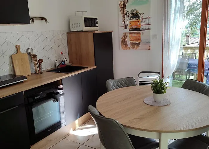 T2 En Rez De Chaussee De Villa A Cuers