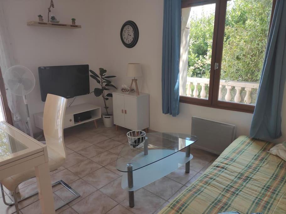 Apartment T2 En Rez De Chaussee De A Cuers
